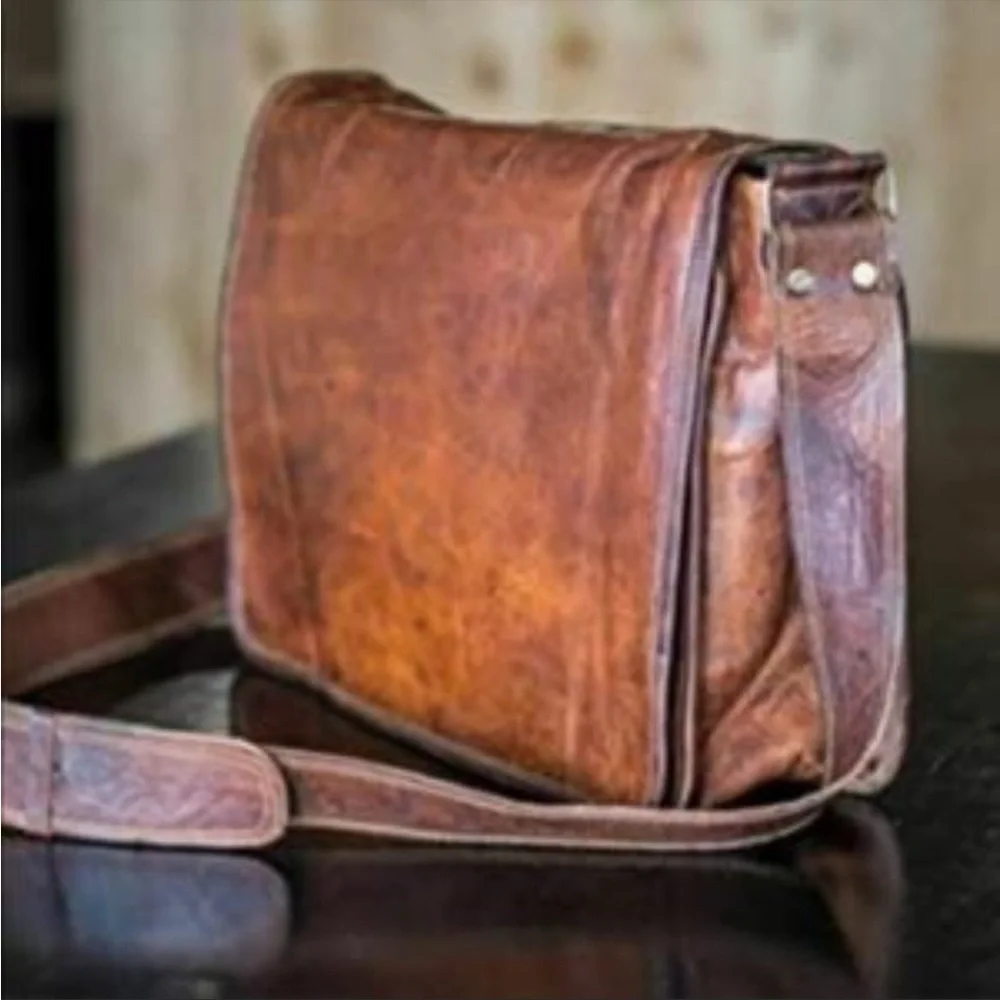 NEW Gorgeous Vintage Leather Messenger/Crossbody Bag